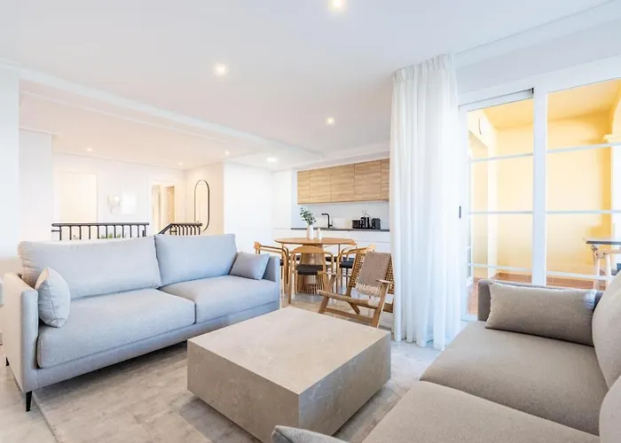 Senorio De Aloha 3 Bedroom Duplex Within Walking Distance To Puerto Banus
