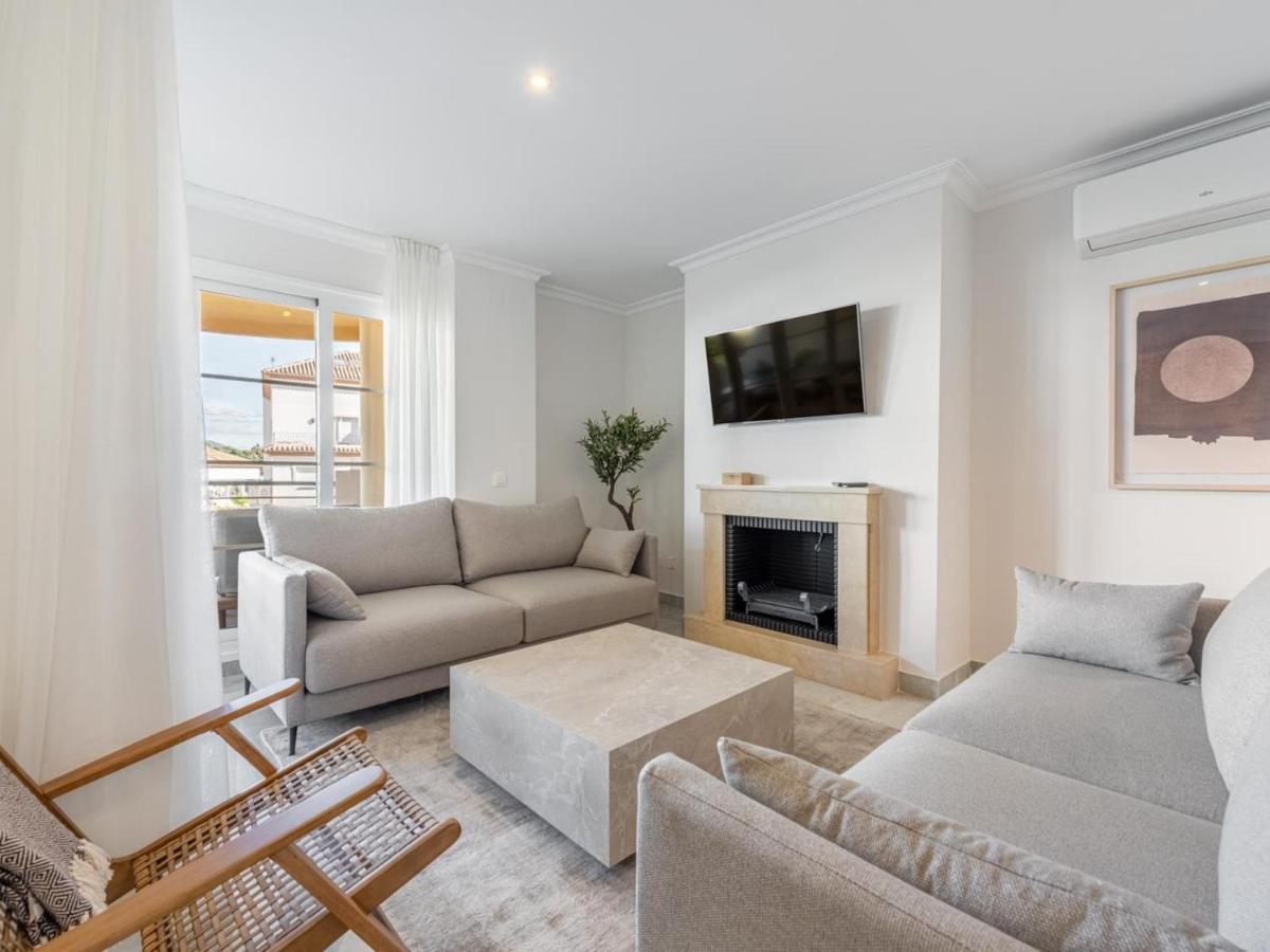 Apartamento Señorio De Aloha 3 Bedroom Duplex Within Walking Distance To Puerto Banus *