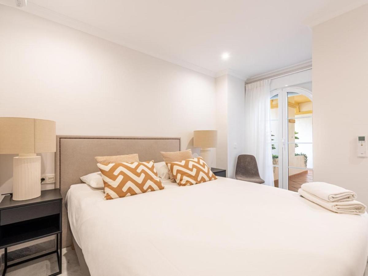 Señorio De Aloha 3 Bedroom Duplex Within Walking Distance To Puerto Banus Apartamento